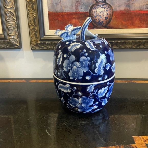 The Bombay Company Other - Bombay and Co Navy and White Floral Ceramic Apple Jar with Butterfly